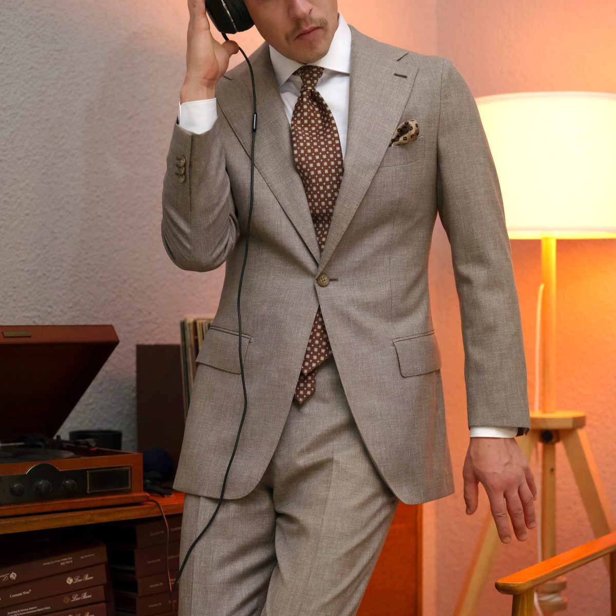 The Gray Suit: The Ideal Alternative to the Navy Suit