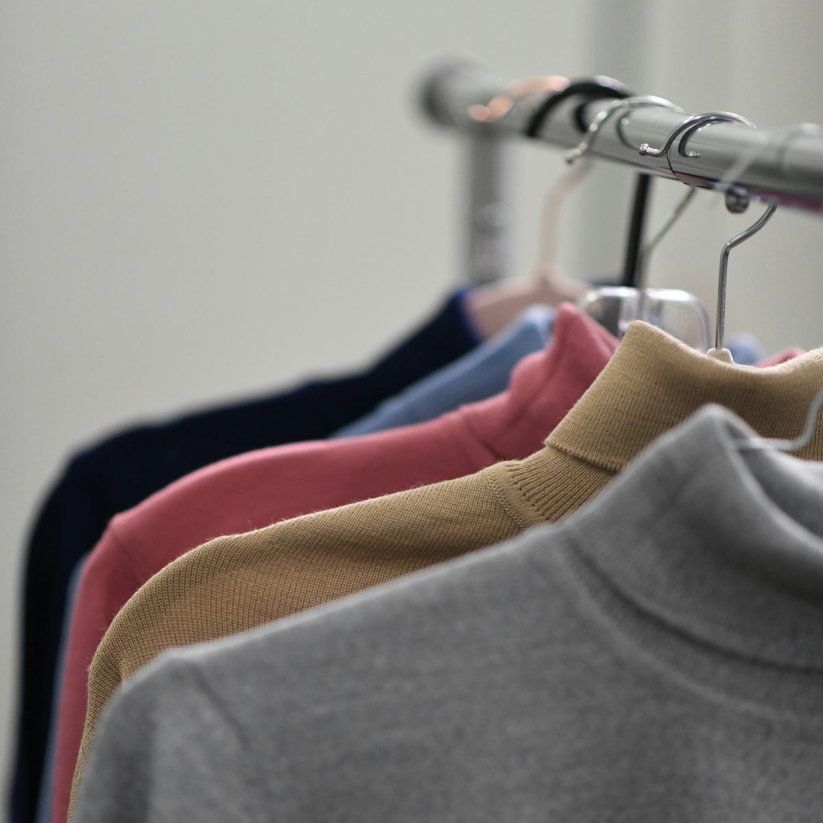 How to Wear Chic Sweaters: Casual and Smart Casual Outfit Ideas