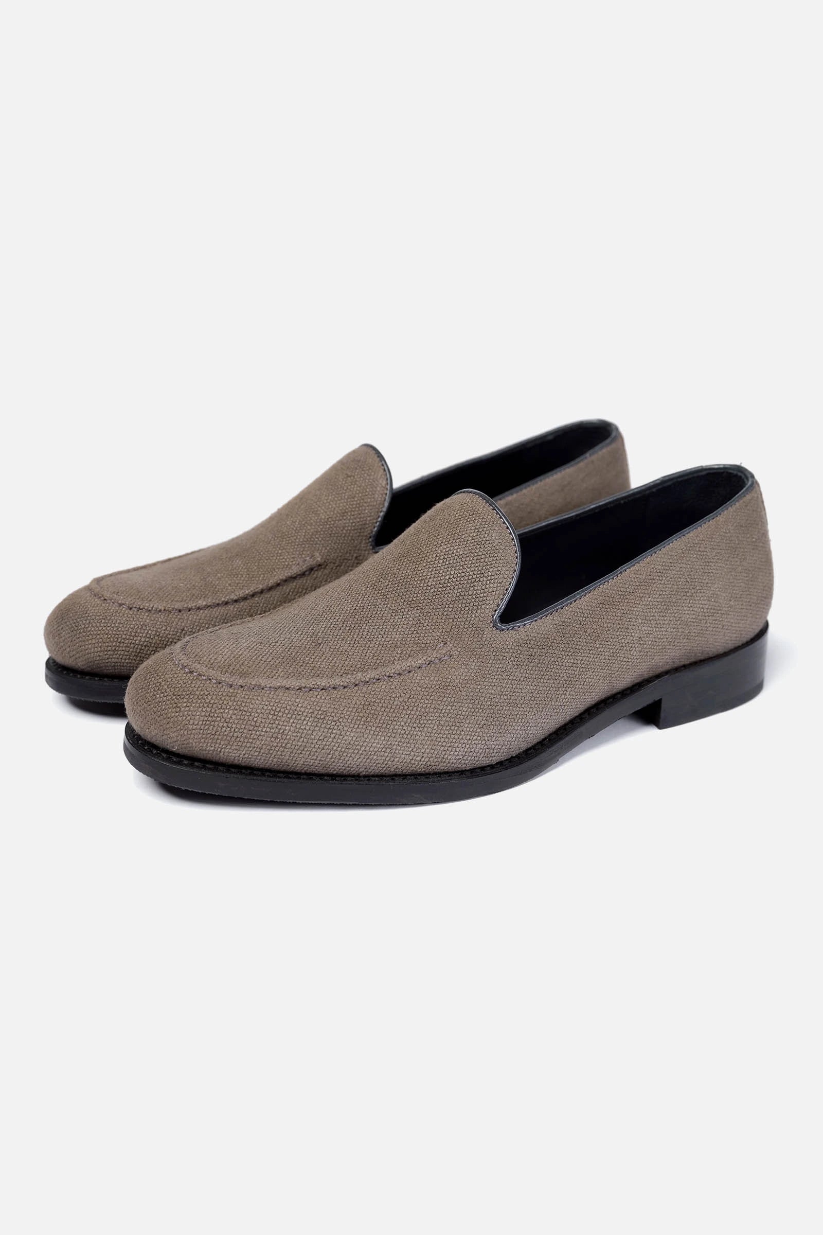 Belgian loafers in beige linen