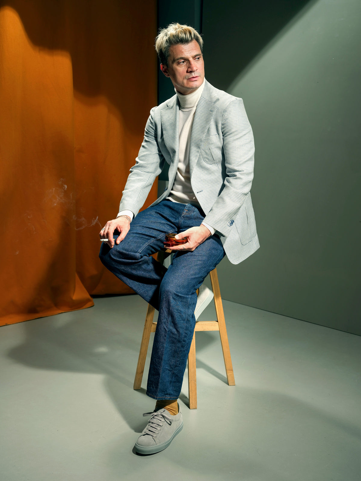 Sartorial denim: Jeans care intră într-o garderobă elegantă